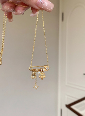 拉丝鸢尾花星芒水晶别针项链女款2026新款轻奢精致锁骨链饰品定制