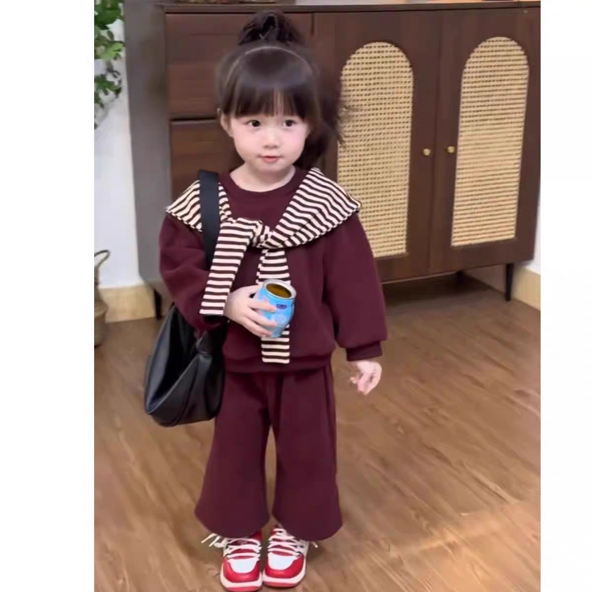 安可拉红加绒套装2026女童秋冬小童洋气圆领卫衣条纹阔腿裤两件套