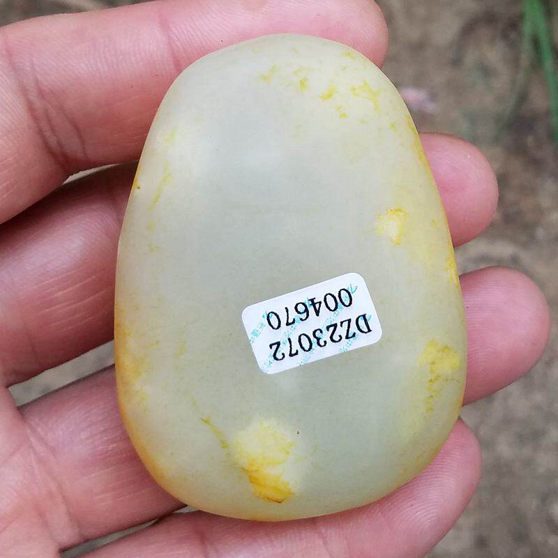 纯肉和田玉原石毛料真皮籽料手把件重131克66*46*24MM送新疆证书