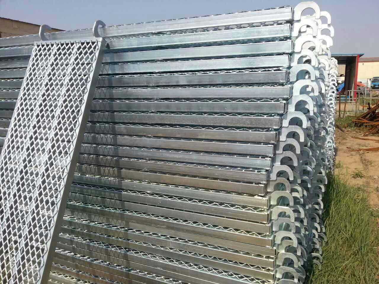 四川成都供脚手架踏板三芯型钢踏板镀锌方管踏板冲孔踏板鱼嘴踏板