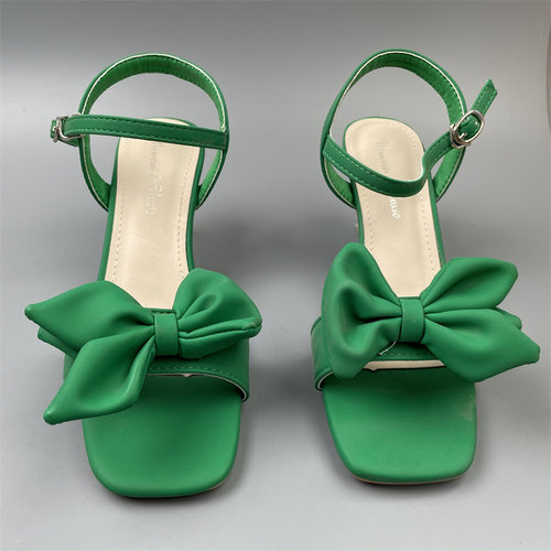 时尚高跟一字式扣带上班凉鞋女