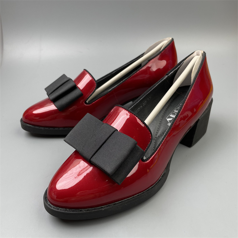 真皮尖头女鞋漆皮乐福鞋女英伦风