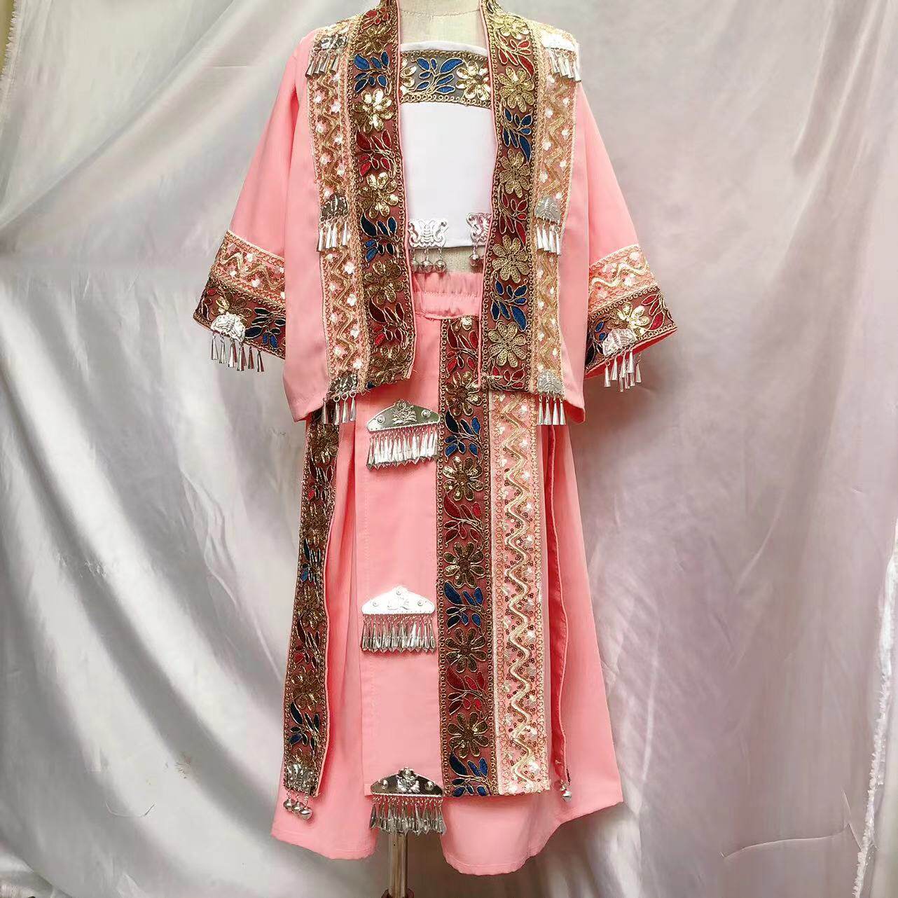 儿童旅拍服装苗族洋气粉色少数民族苗疆服饰舞台女童演出服套装