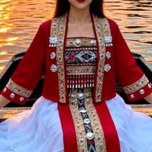 新款苗族上衣服苗疆少女简约民族旅拍清新红色土家族外套苗寨摄影