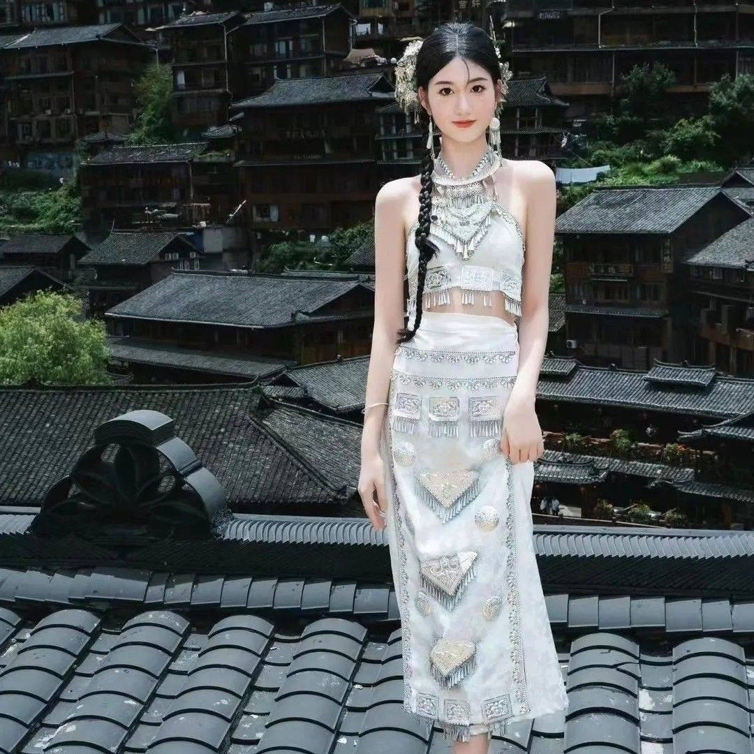 新款苗疆少女少数民族服装白色套装苗族服饰旅拍摄影写真抹胸套装