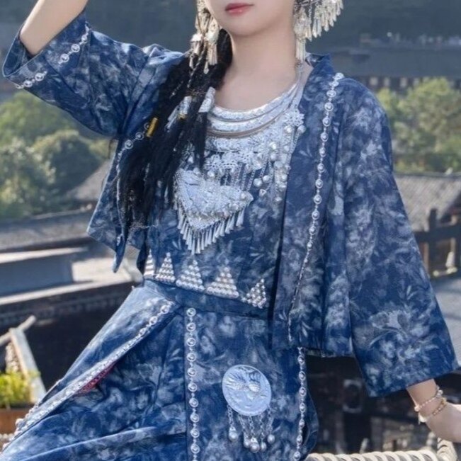 新款苗族少女扎染民族苗族服饰旅拍少数民族写真蜡染爆款上衣