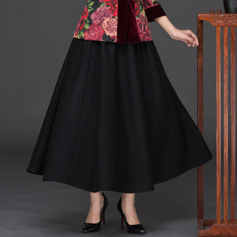 华族经典黑色毛呢半身裙冬季2025新款女中长款百搭显瘦加厚a字裙