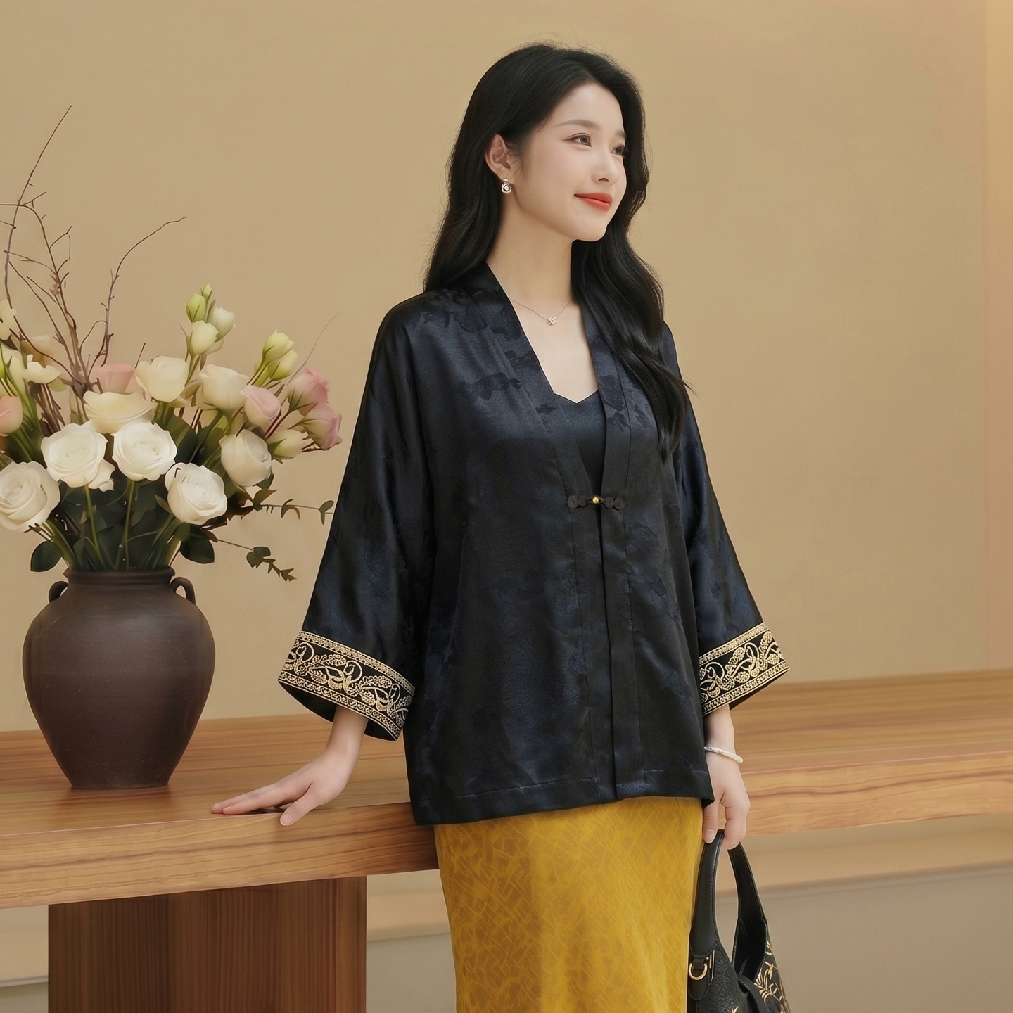 华族经典桑蚕丝时尚气质新中式唐装外搭上衣女260517国风短外套
