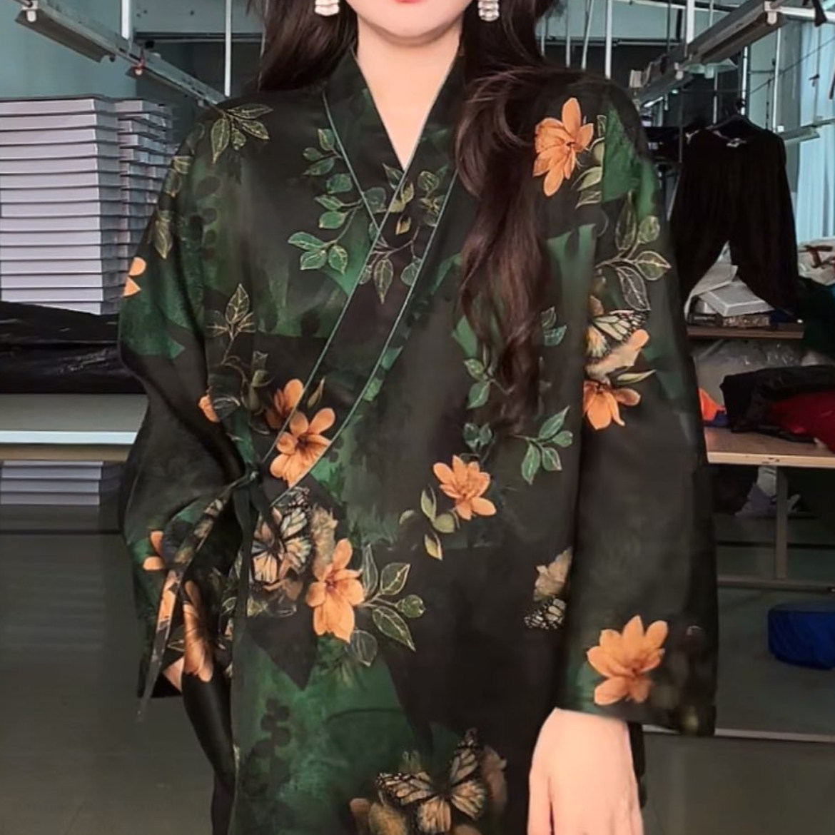 华族经典改良唐装女桑蚕丝红云纱手工挑边高端新中式国风汉服上衣