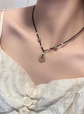 简约轻奢蝴蝶花瓣仿玉石项链女小众手工编织吊坠新中式小众设计感