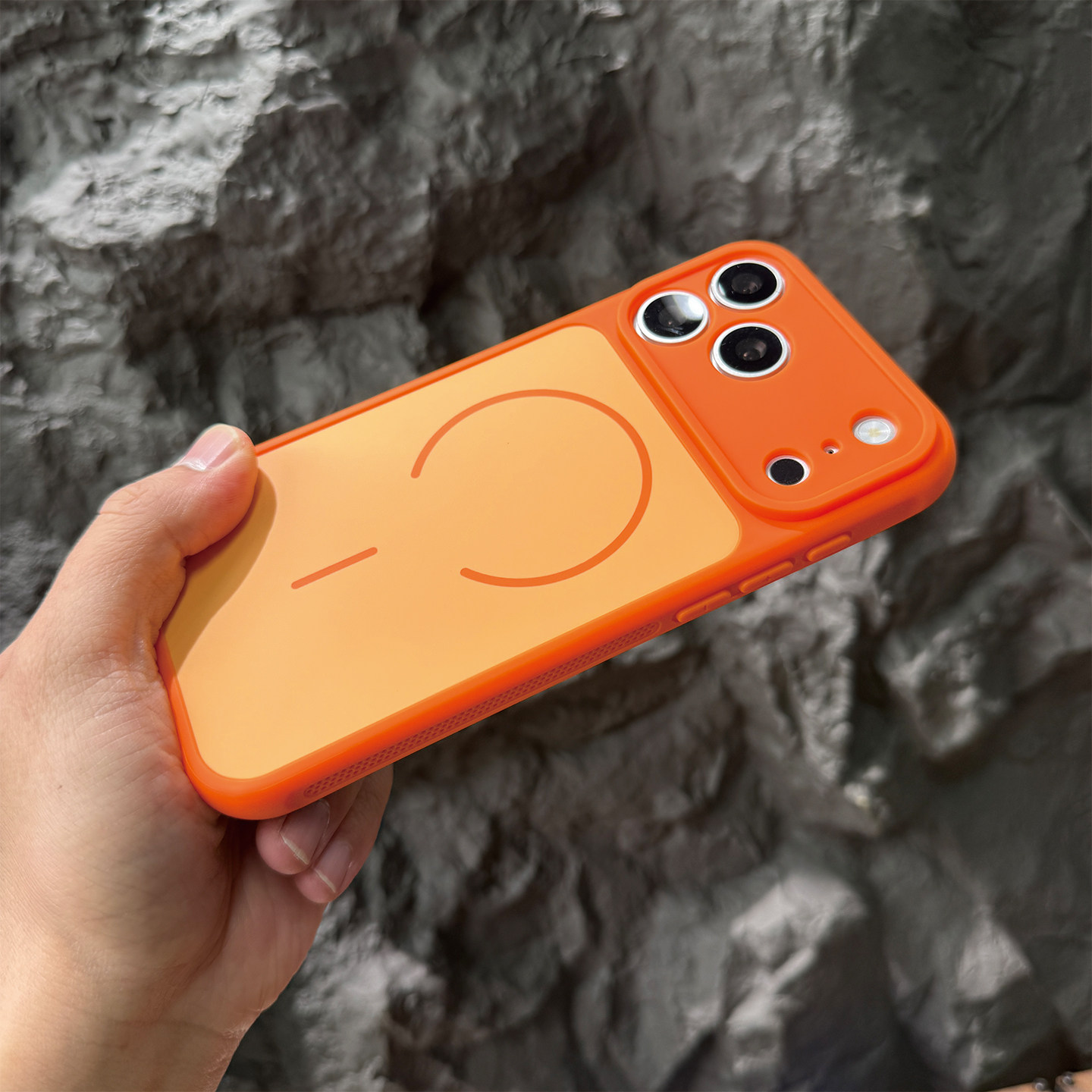 适用于苹果17promax手机壳个性创意全包式iPhone16promax肤感撞色磁吸充电苹果15pro/14pro防摔全包式镜头13p