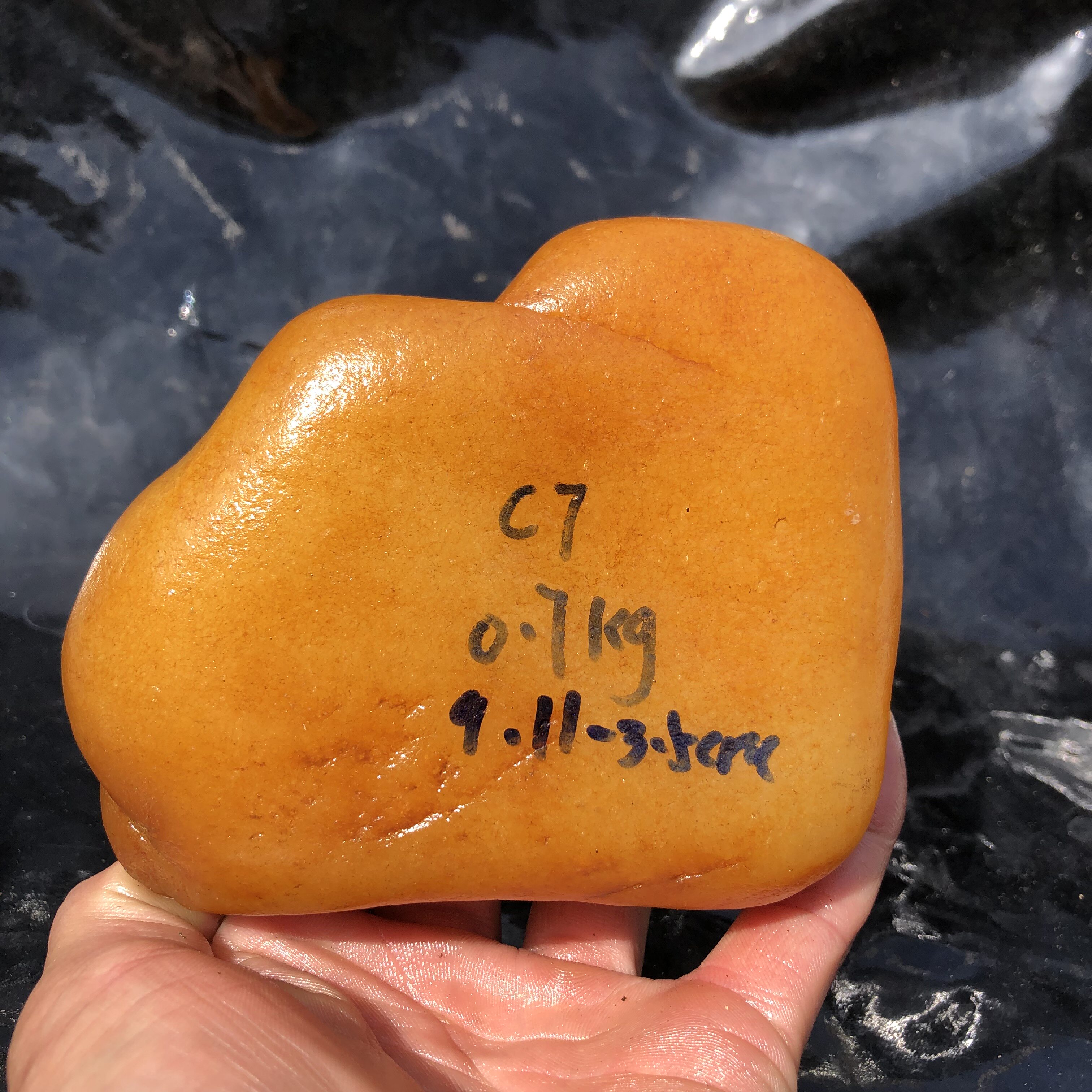 龙陵黄龙玉原石天然摆件观赏石水冲料石英石籽料黄蜡石乌龟晒台石图片