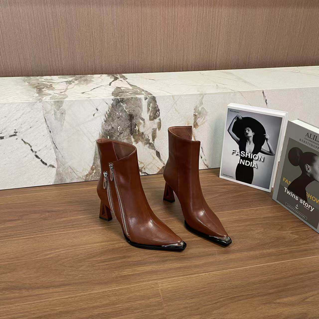 范家正品 带金标 百搭金属尖头镂空粗跟软面全真皮显瘦侧拉链短靴