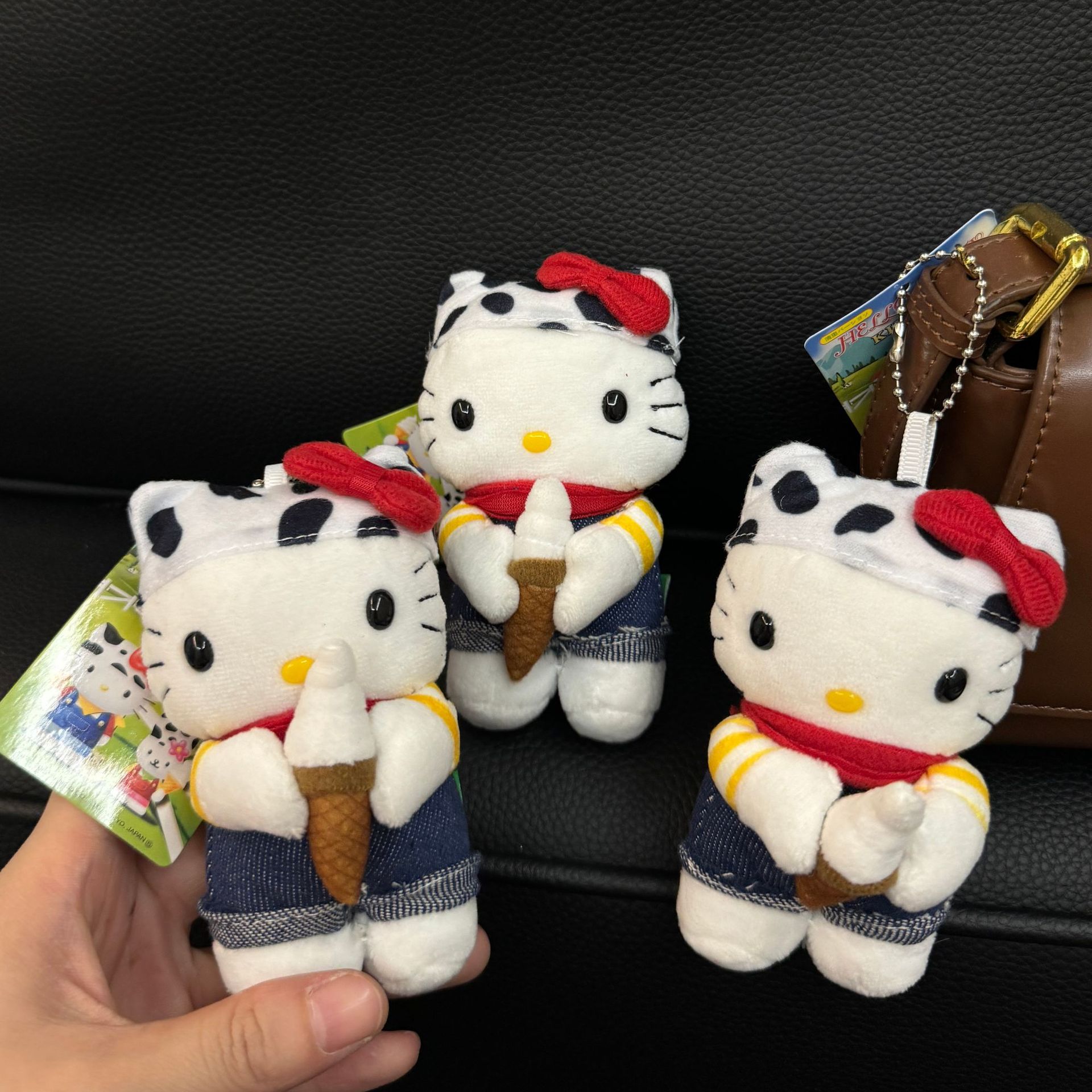 日系中古奶牛牧场hellokitty包包挂件可爱毛绒公仔kt钥匙扣包