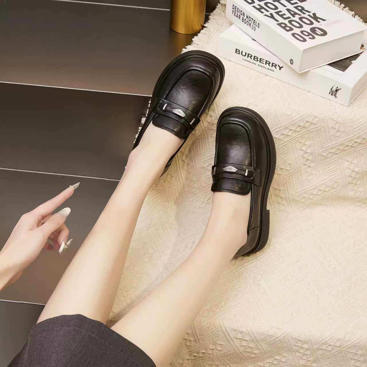 韩菲蝶黑色平底乐福鞋女款单鞋2026新款春季百搭软底小皮鞋L551