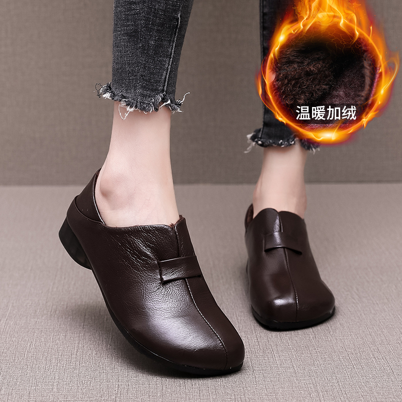 真皮妈妈鞋软底女鞋2026年复古单鞋平底中老年防滑皮鞋加绒保暖鞋