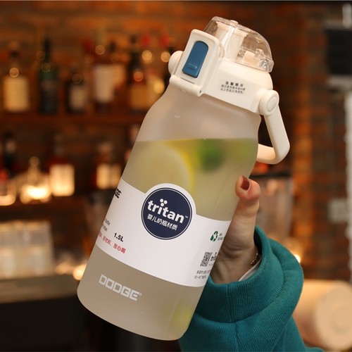 进口tritan运动水杯大容量女生