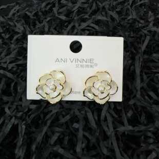 艾妮薇妮耳钉女小众设计感高级轻奢气质名媛风花朵珍珠烤漆耳环新