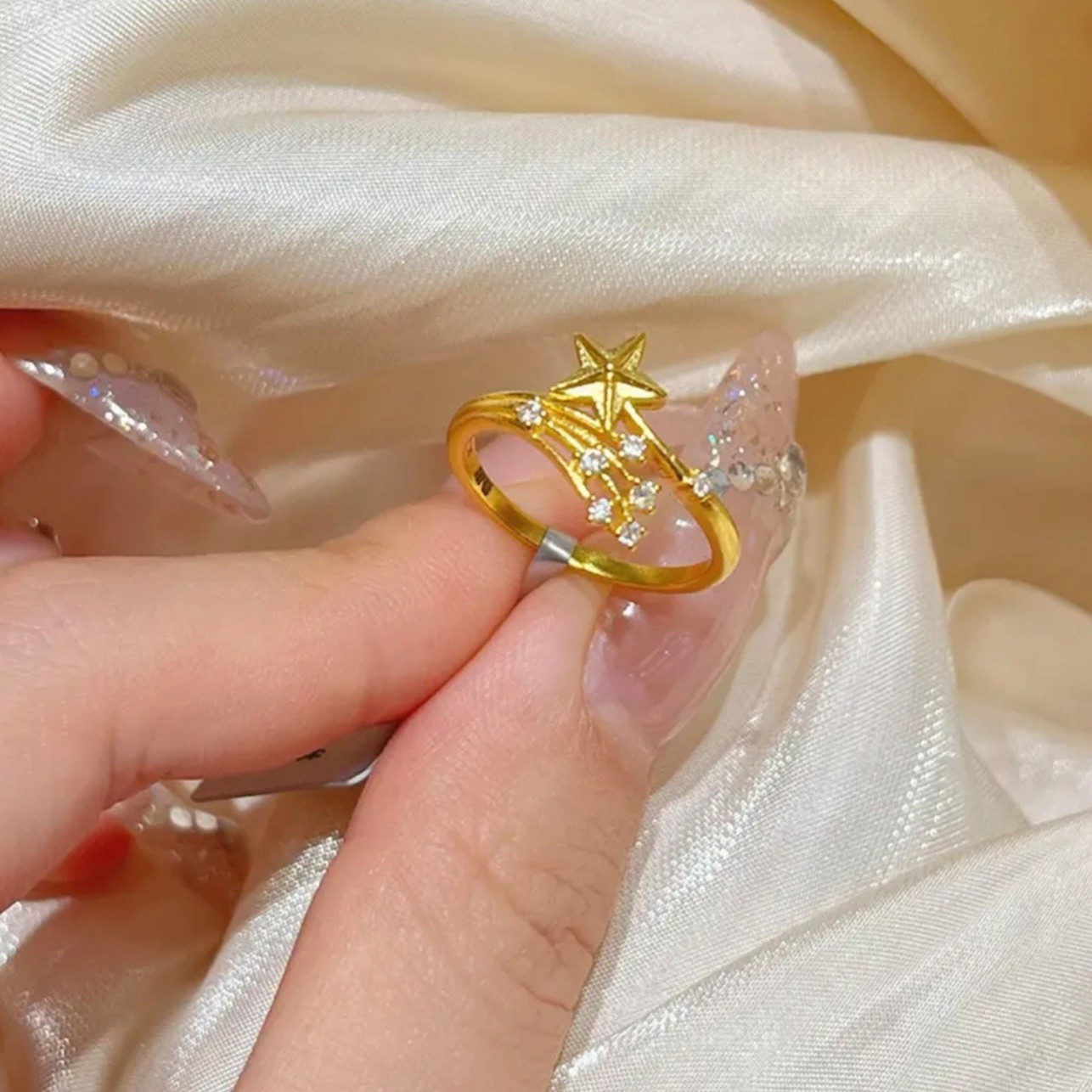 新款黄金色爆闪星星镶钻烟花戒指精致轻奢高级感开口可调节食指戒