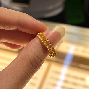 有钱花镂空蕾丝戒指女款小众高级感金黄色素圈指环百搭实心尾戒子