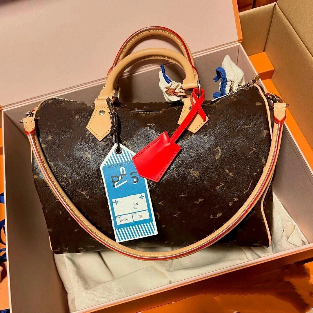 日本ぜいた新款真皮枕头樱桃男女通用手提包旅行包购物袋单肩30波