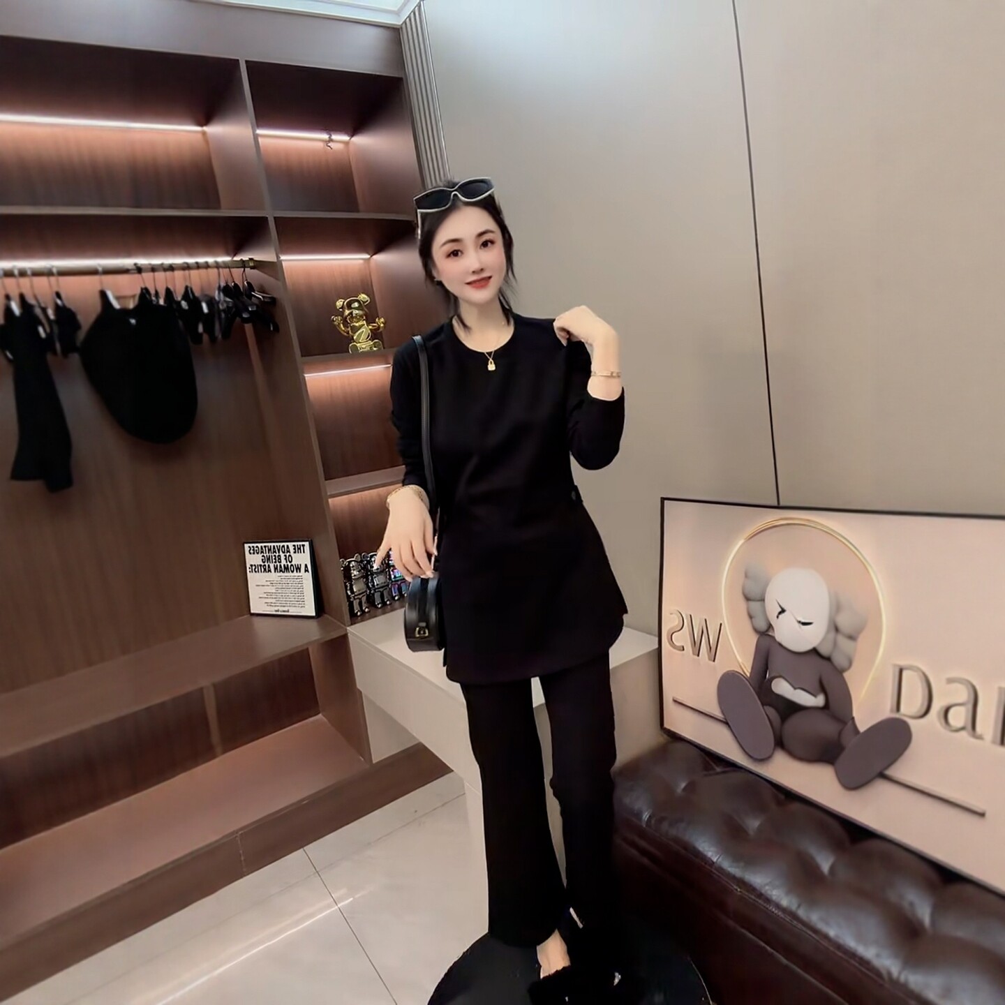 欧货2026秋季新款黑色圆领长袖t恤女纸片人显瘦打底衫中长款上衣