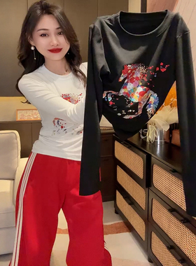 美式辣妹风重工小马刺绣长袖t恤女春2026新款修身打底衫潮酷上衣