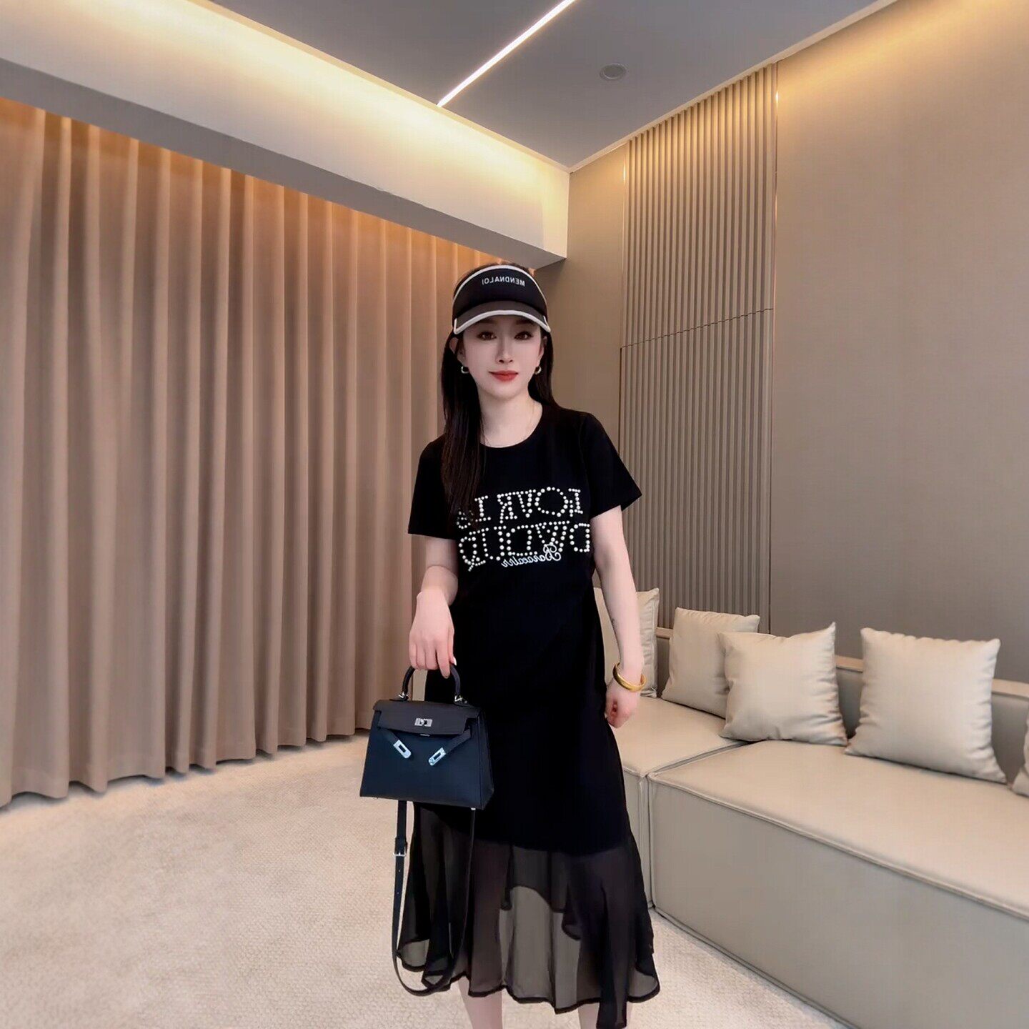 黑色重工钉珠字母短袖连衣裙女2026夏季新款网纱荷叶边拼接长裙子