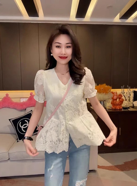 法式重工刺绣蕾丝v领白色短袖衬衫女夏季2025款泡泡袖荷叶边上衣
