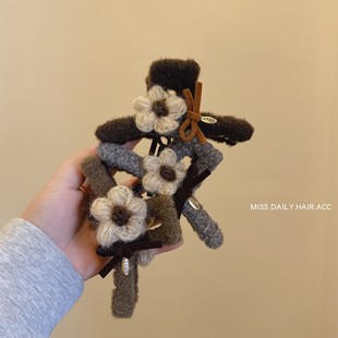 萌趣抓夹毛绒小花可爱秋冬氛围感大号13厘米牢固韩国发饰扎发抓女