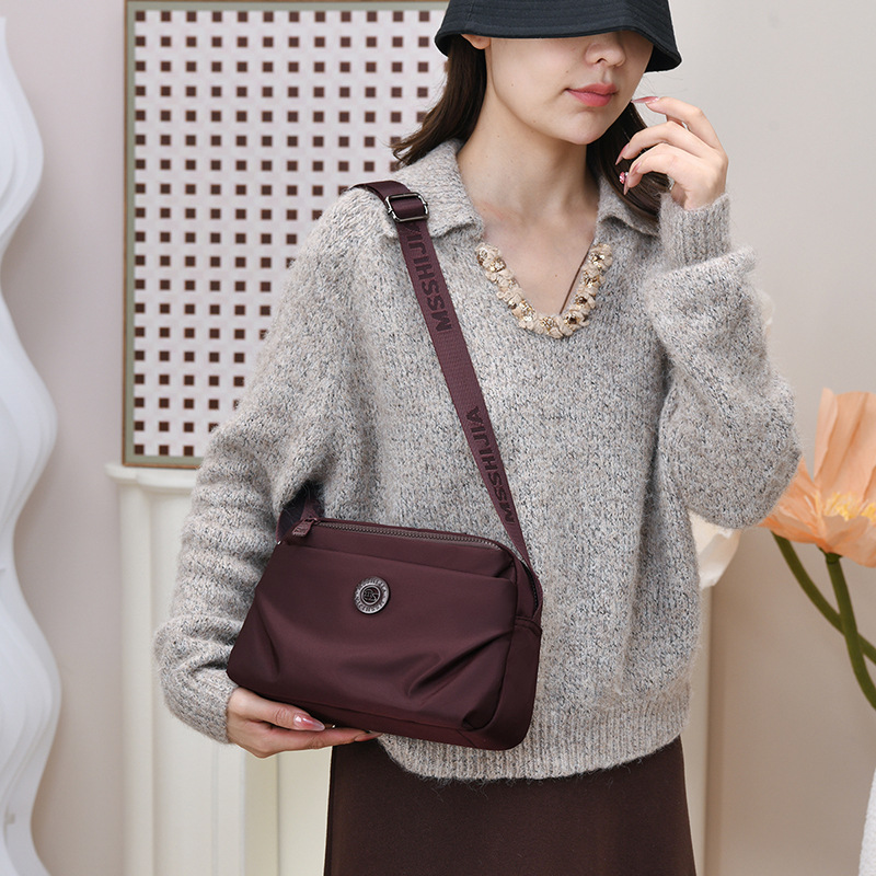 大容量轻便百搭女士单肩斜挎包