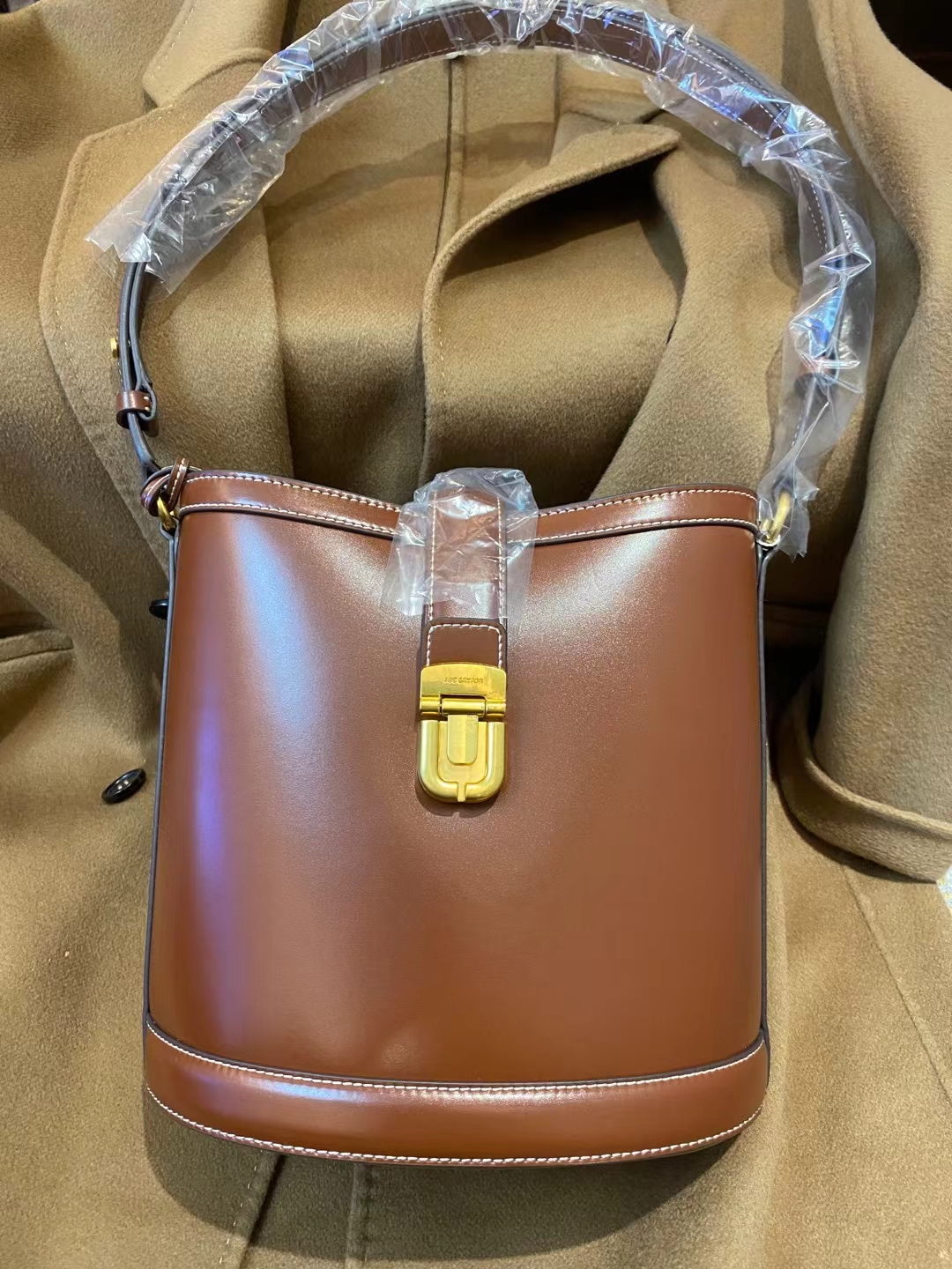 韩国小众水桶包单肩斜挎牛皮女包