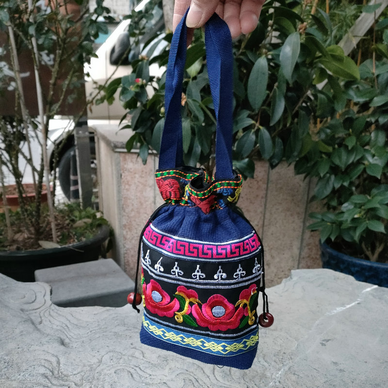 新款云南民族绣花提包旅游纪念品手机包双面绣花小包钥匙零钱包包