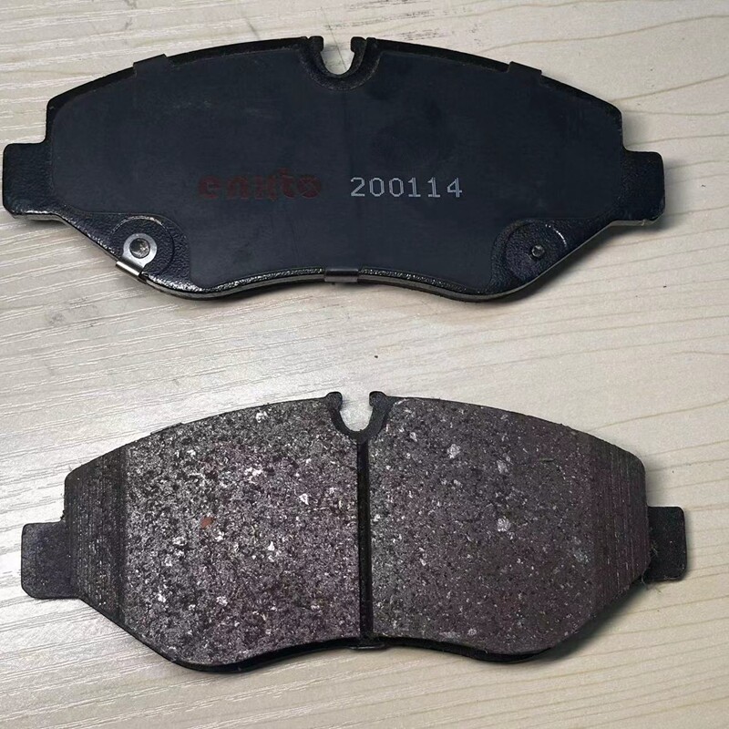 适用厦门金龙凯特凯歌凌特领特亚星欧睿前后刹车片皮烟台舒驰卡钳