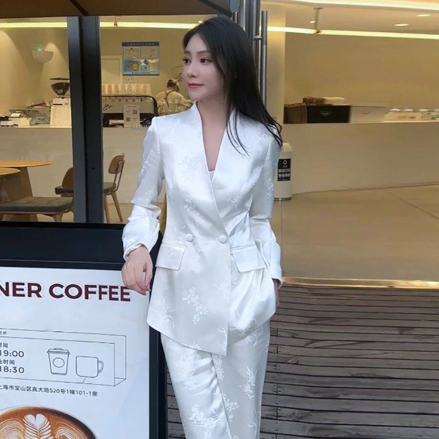 2025春夏时尚轻奢白色外套女西装套装修身气质轻奢设计师显瘦西服