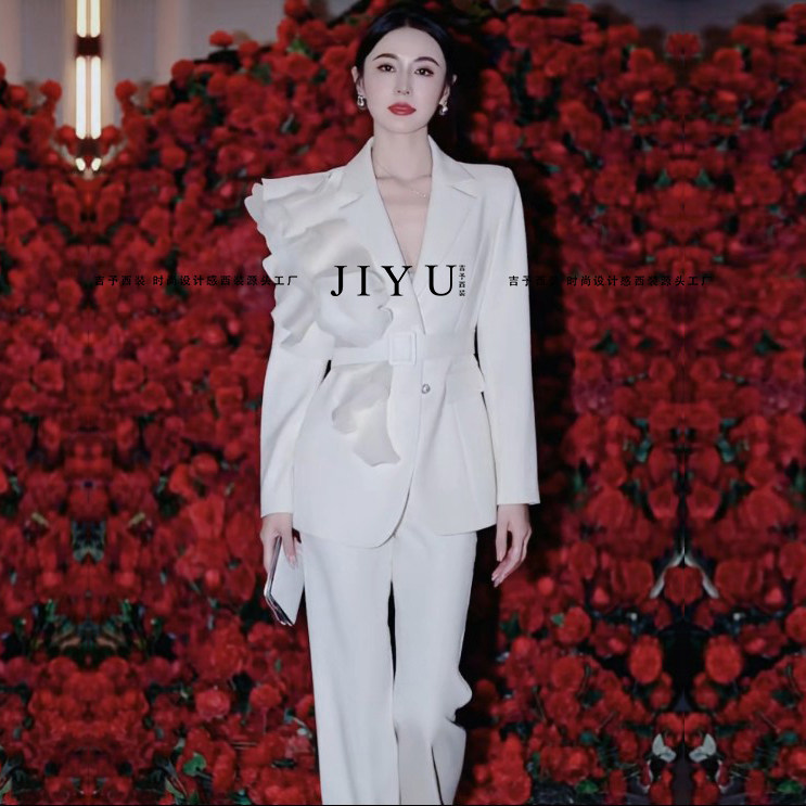 2025春夏时尚轻奢白色外套女西装套装修身气质轻奢设计师显瘦西服