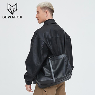 斜挎包男士高级感荔枝纹简约黑色软皮大容量通勤外出便携单肩男包