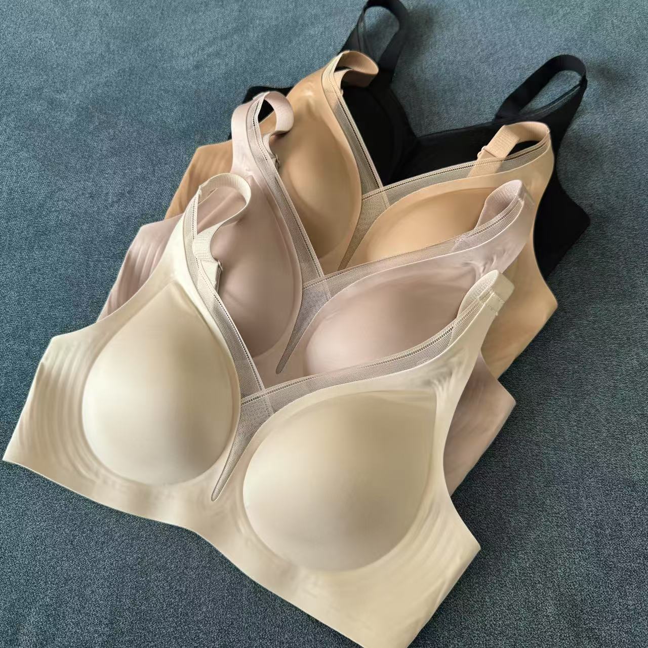 【柜子款 力推之一！】该有的都不缺 极简高级缎面无痕无钢圈文胸