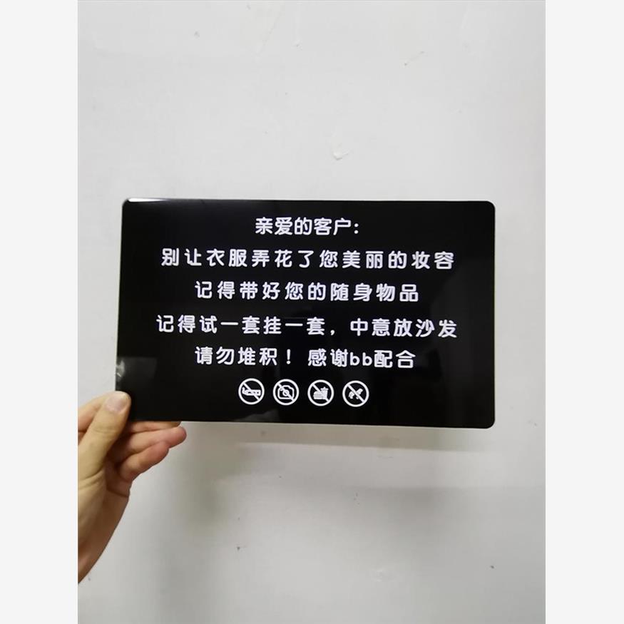 INS服装店装饰试一套挂亚