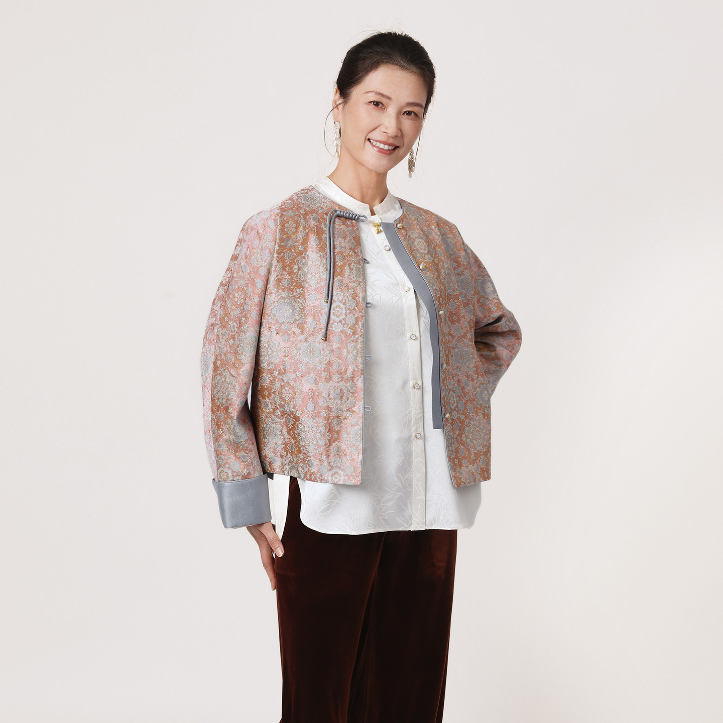 飞尼克斯宝相风华盘扣新中式短外套女2025年冬季新款新古典上衣,女装/女士精品,短外套,淘宝优惠券,粉丝福利购,淘宝优惠卷