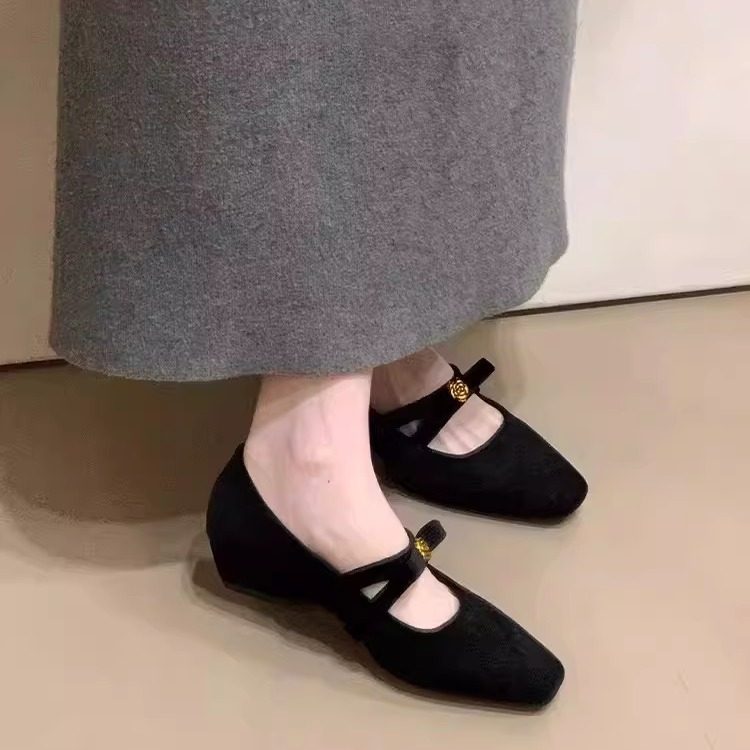 绒面山茶花蝴蝶结坡跟玛丽珍鞋新款复古一字带粗跟单鞋