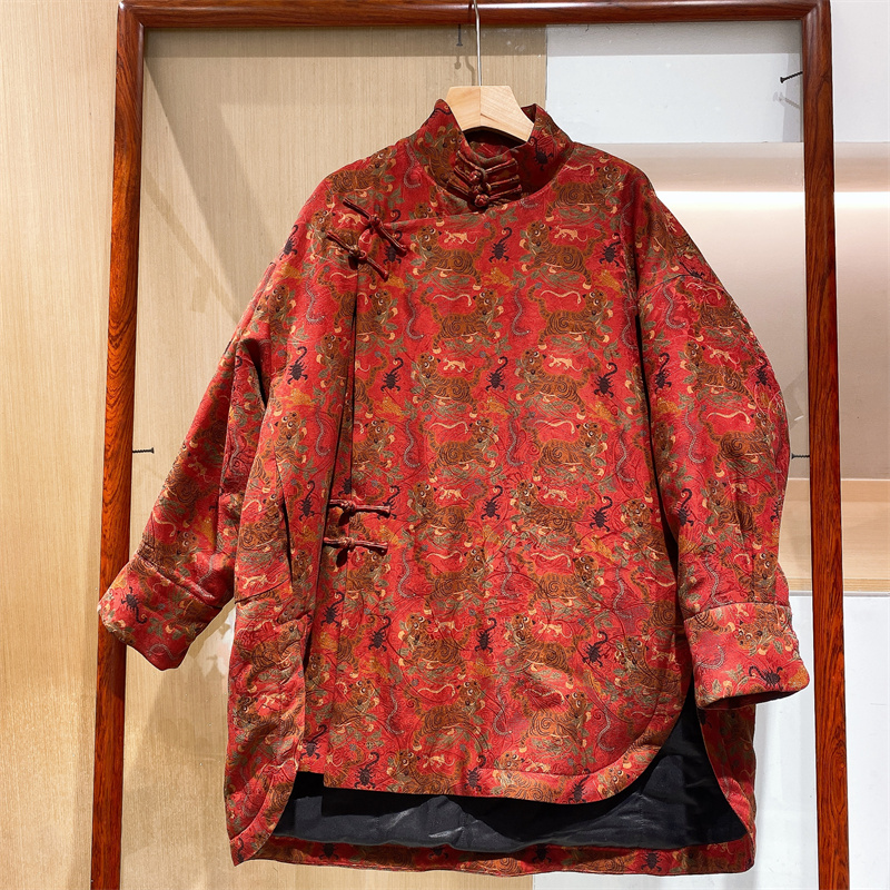 欧洲站2025秋冬新款复古风中国结宽松廓形不规则花高品老料驼绒服