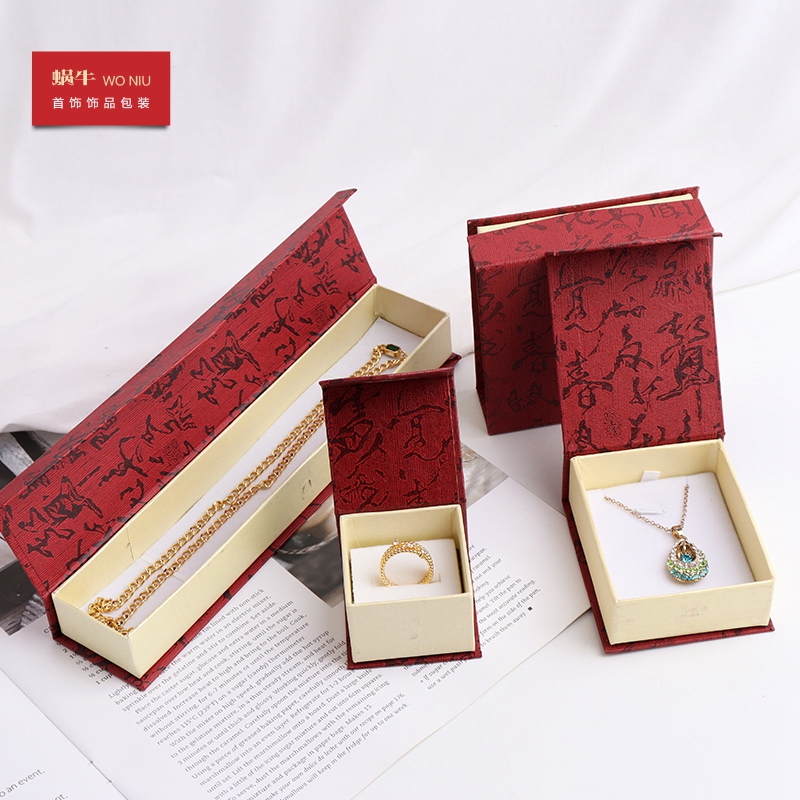 红色手镯项链吊坠戒指盒