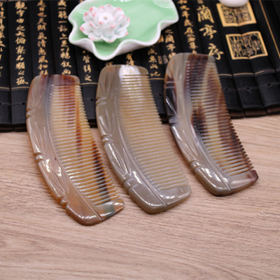厂家批发雕花牛角月梳16-18公分