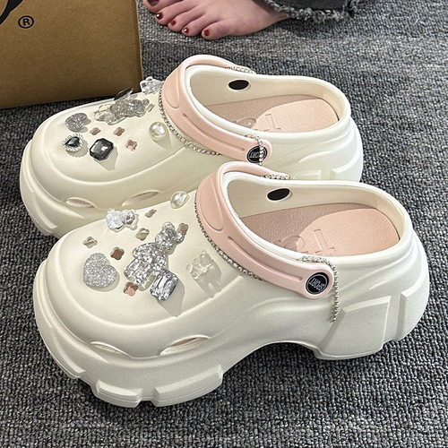 亮闪闪的水晶爱心熊厚底洞洞鞋女