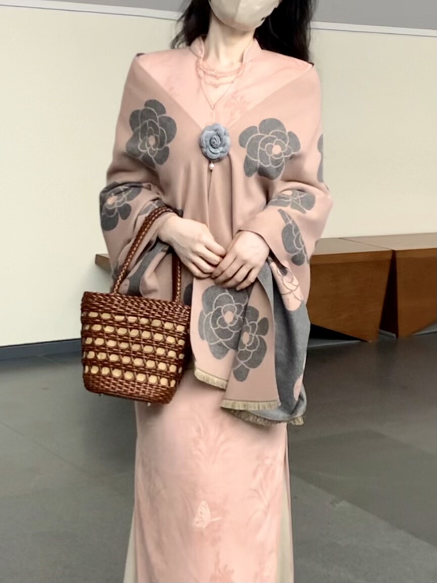 她来了复古馆新中式国风粉色山茶花披肩女外搭民族风披风气质围巾