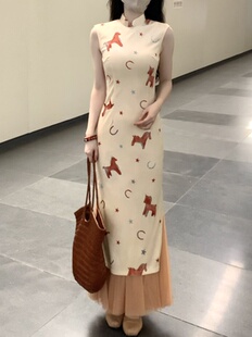 她来了复古馆新年聚会马年杏黄色新中式国风改良无袖收腰旗袍