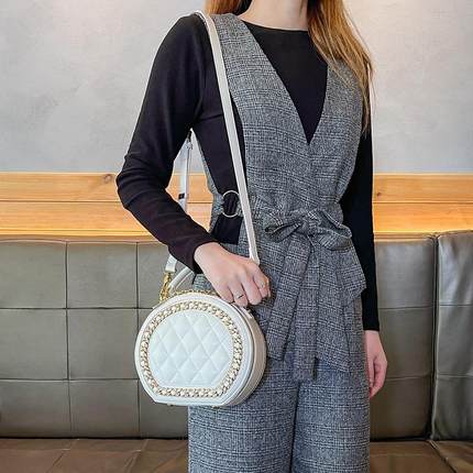 香港代购真皮包包女2025新款小香风超火小包斜挎包圆饼通勤单肩包