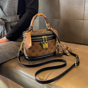 520情人节礼物真皮盒子包水桶包2026新款今年流行爆款斜挎小包包