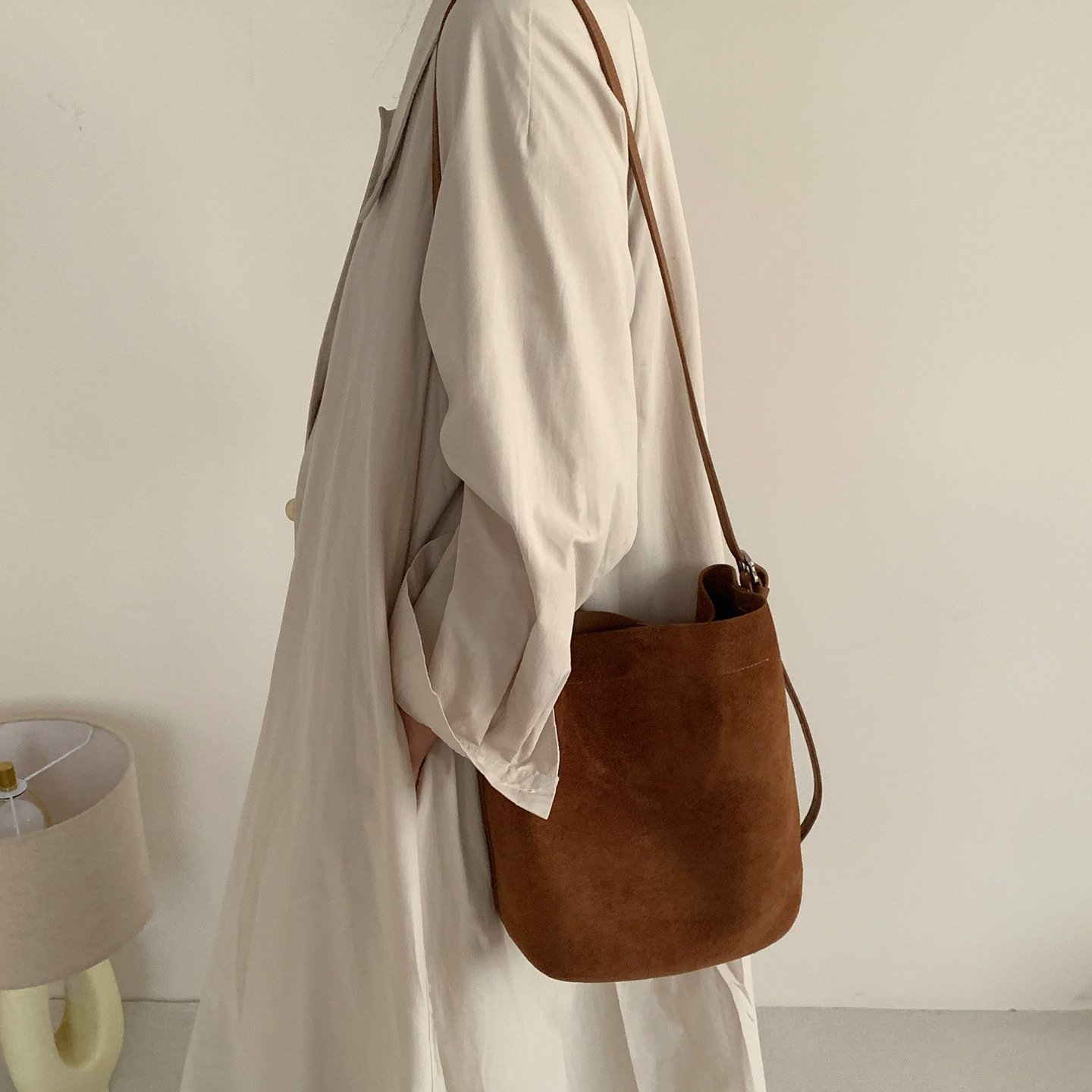 2026复古风麂皮真皮女包2025新款磨砂牛皮水桶包包女感单肩斜挎包,箱包皮具/热销女包/男包,通用款女包,淘宝优惠券,粉丝福利购,淘宝优惠卷